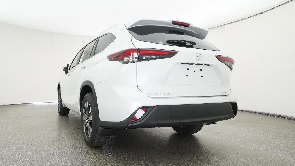 Thumbnail: 2026 Toyota Highlander - 2