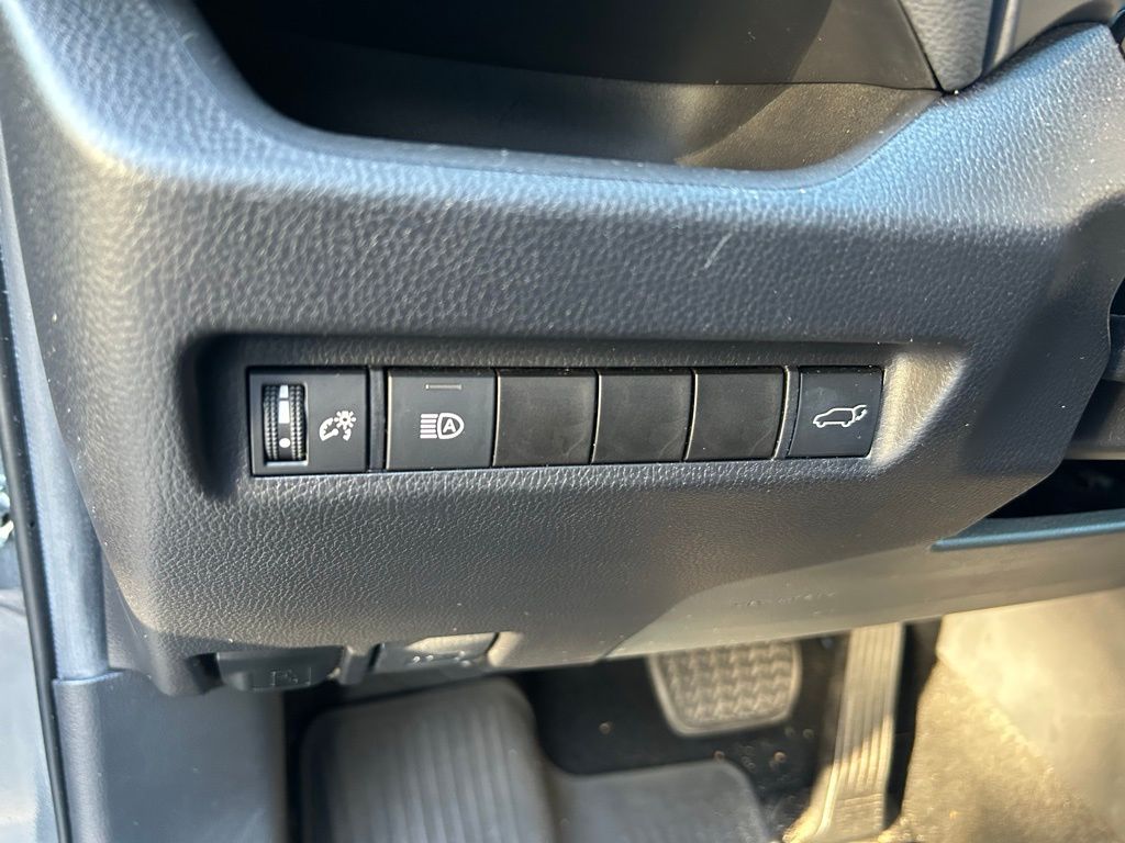 Thumbnail: 2021 Toyota RAV4 - 18