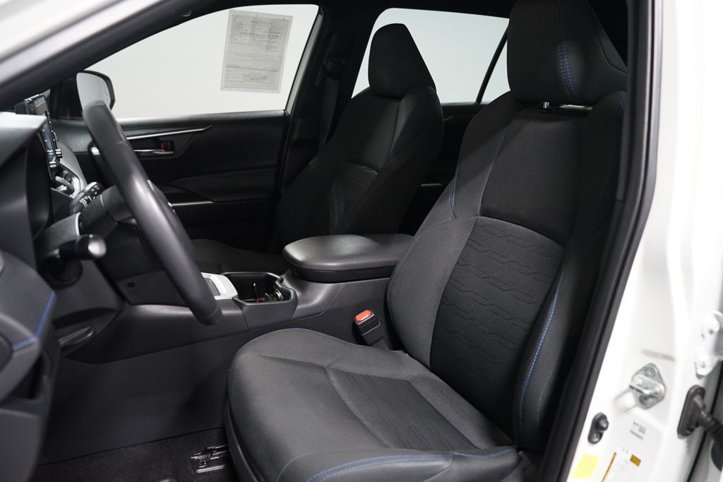 Thumbnail: 2022 Toyota RAV4 - 6