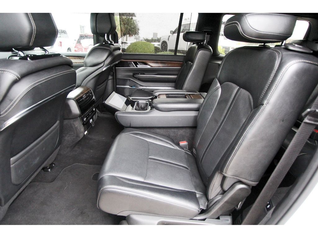 2023 Jeep Grand Wagoneer Base - 6