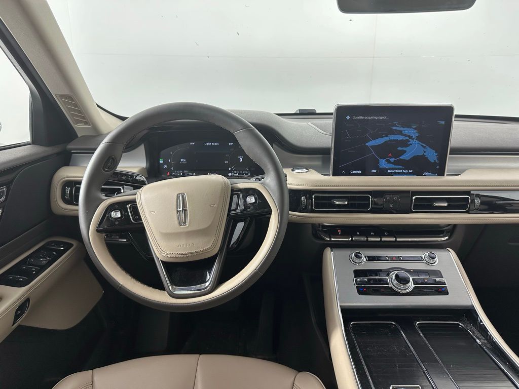 Thumbnail: 2022 Lincoln Aviator - 25