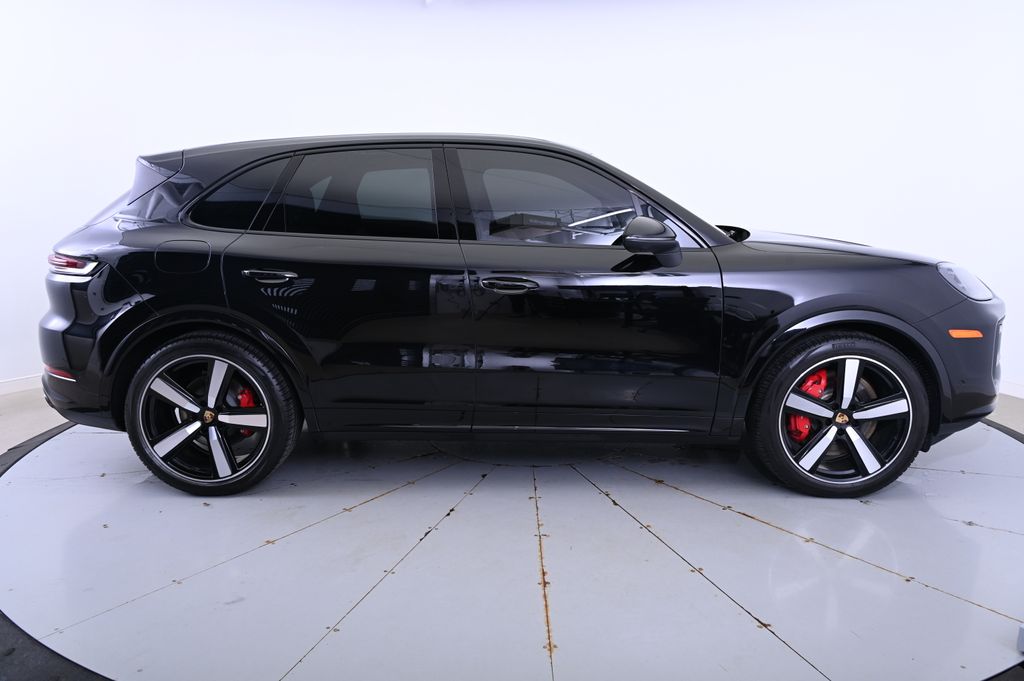 2024 Porsche Cayenne S 8