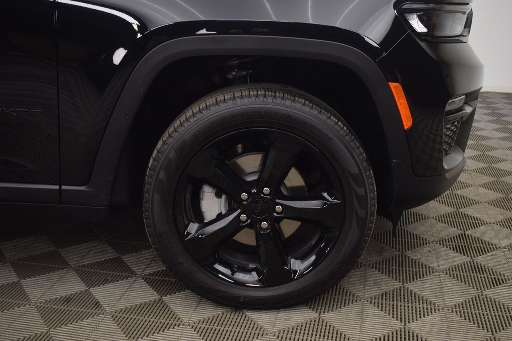 new 2025 Jeep Grand Cherokee car, priced at $44,577