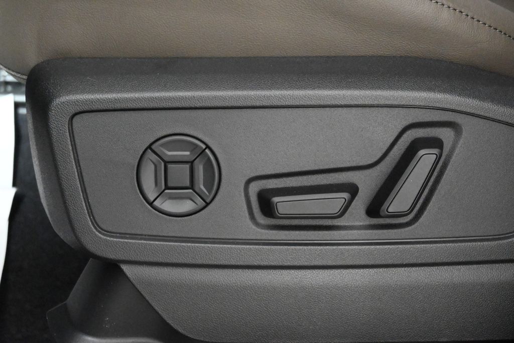 Thumbnail: 2025 Audi Q5 - 26