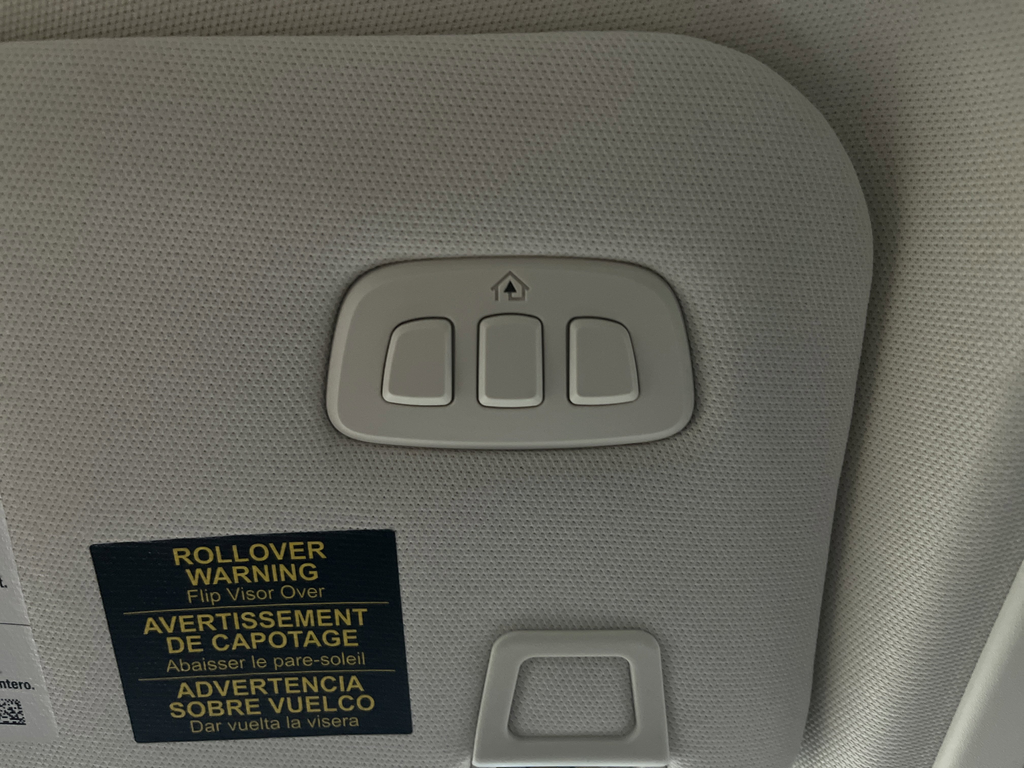 Used 2021 Pristine White Lincoln Grand Touring image 27