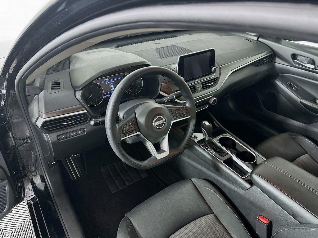 Used 2024 Black Nissan 2.5 SV image 30