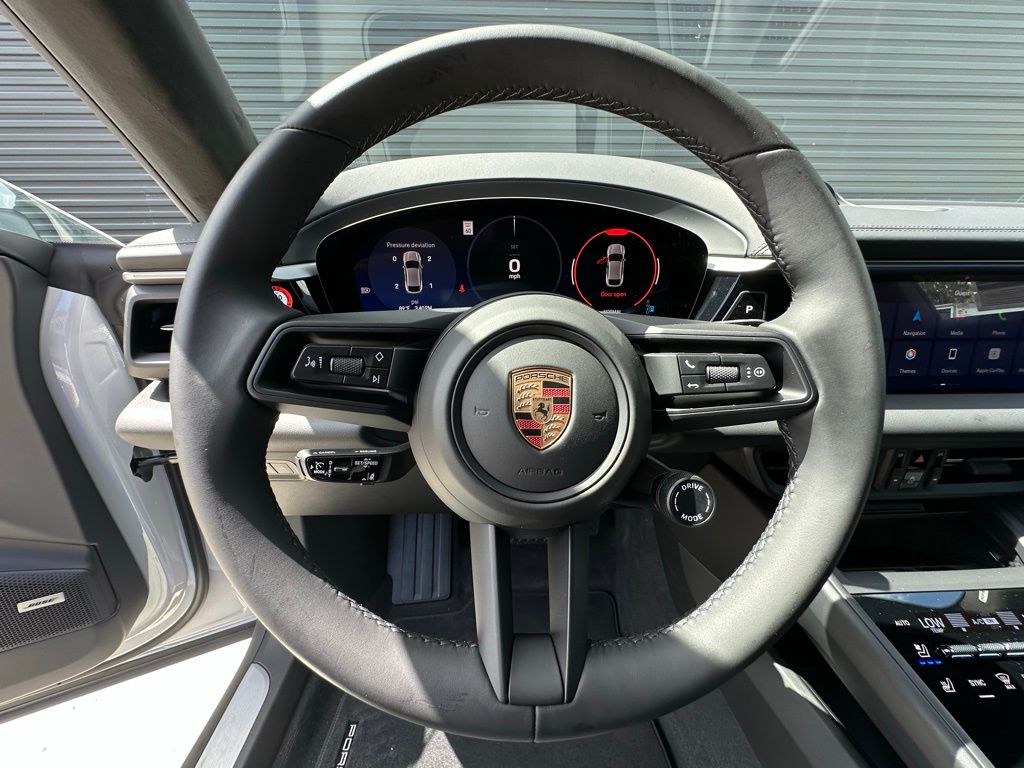 Thumbnail: 2025 Porsche Macan - 17