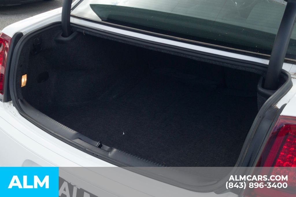 2022 Chrysler 300 Touring photo 8