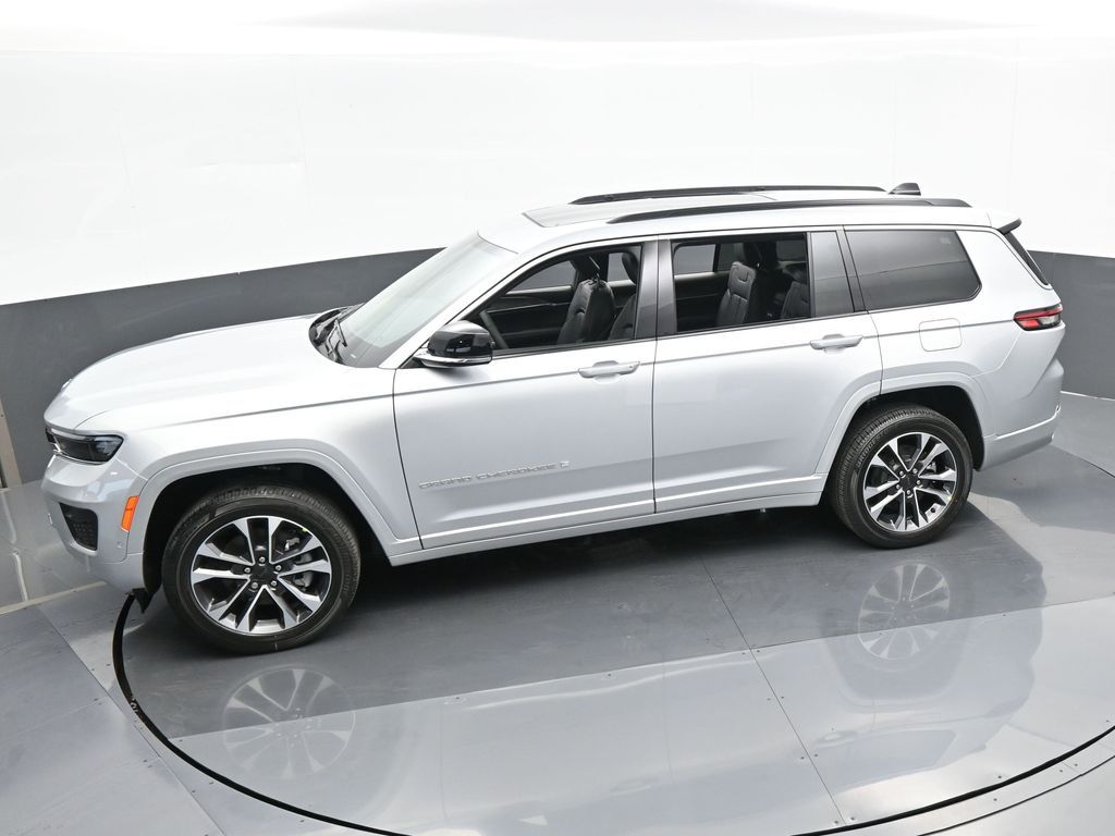 Used 2024 Silver Zynith Jeep Overland image 41