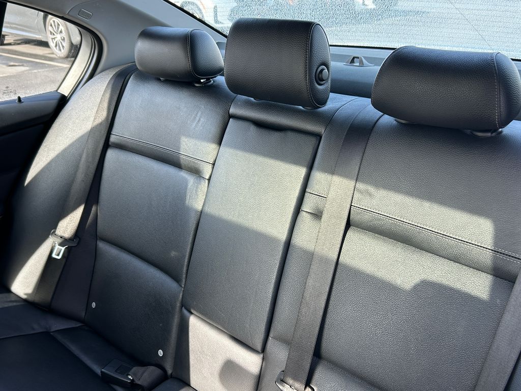 Thumbnail: 2011 BMW 3 Series - 29