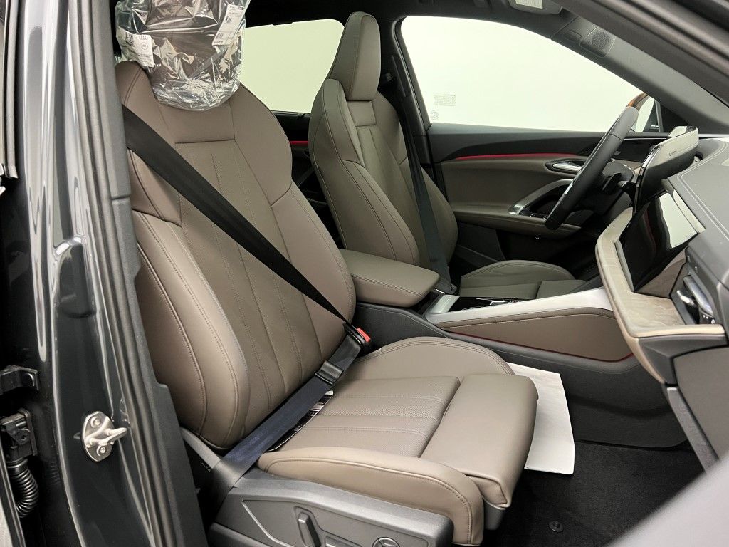 Thumbnail: 2025 Audi Q5 - 14