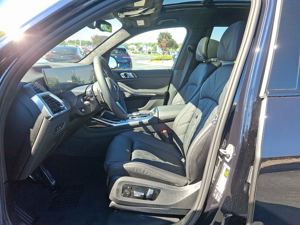 Thumbnail: 2026 BMW X7 - 6