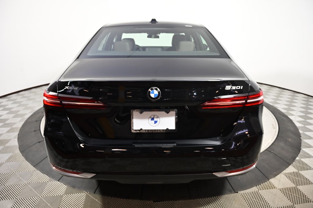 Thumbnail: 2025 BMW 5 Series - 4