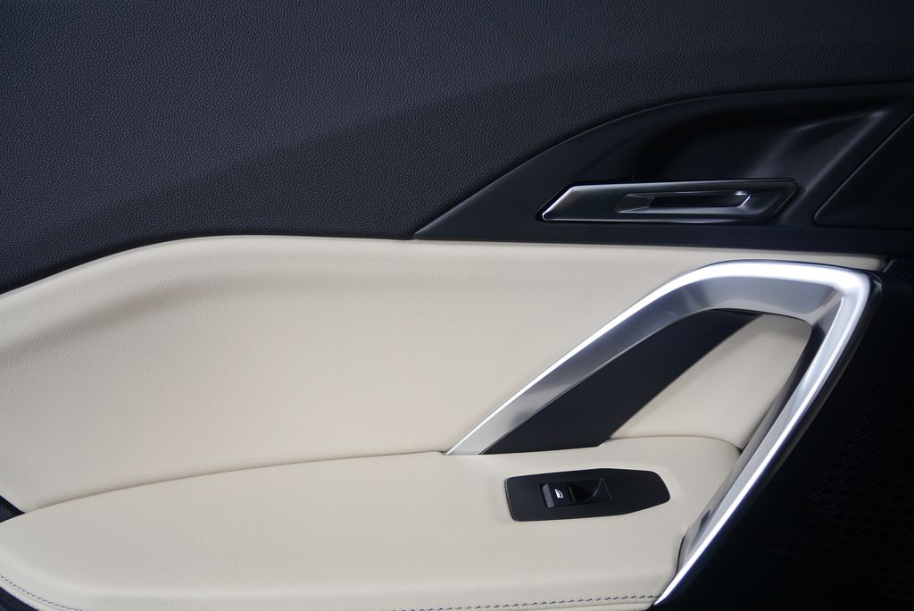 Thumbnail: 2025 BMW X1 - 13