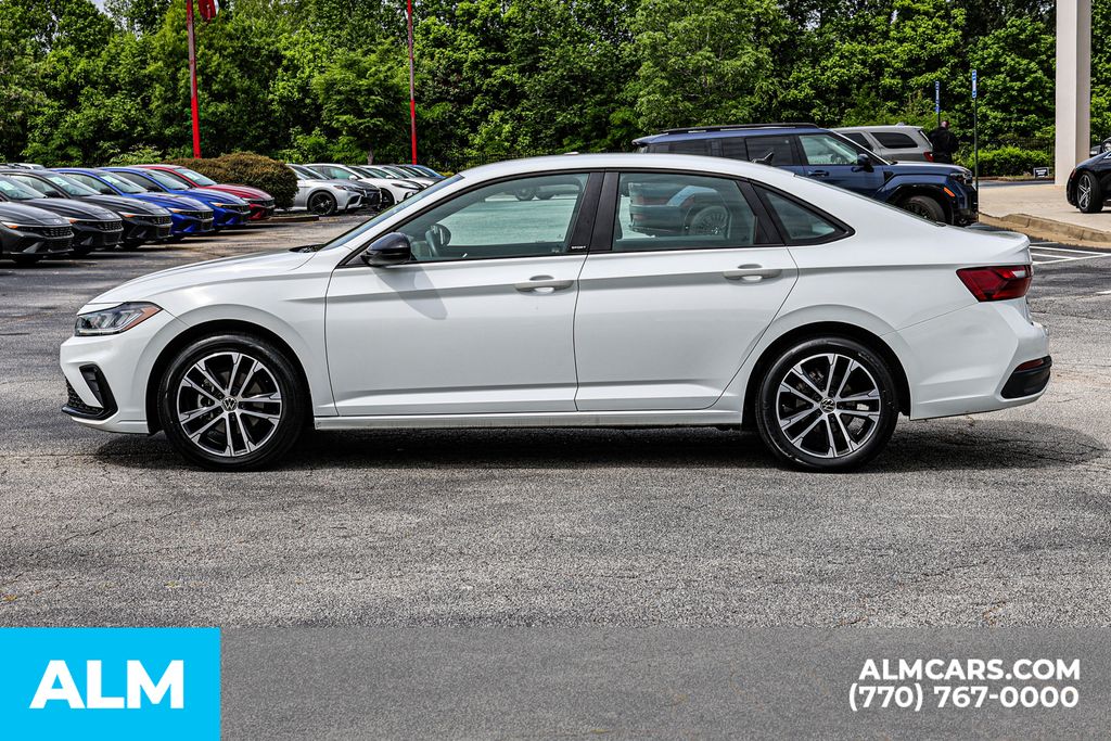 Used 2025 White Volkswagen 1.5T Sport image 9