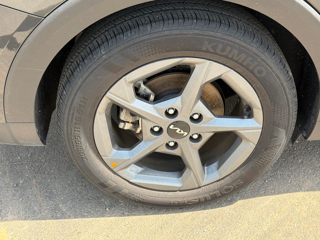 Used 2025 Gray Kia LXS image 17