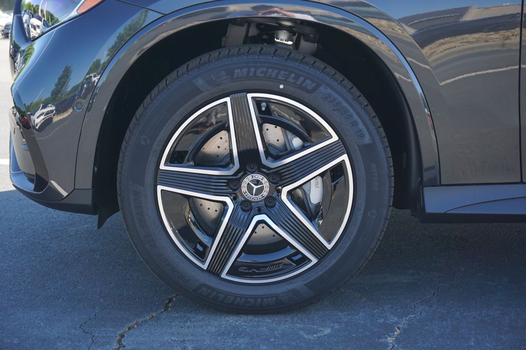 2025 Mercedes-Benz GLC 300 10