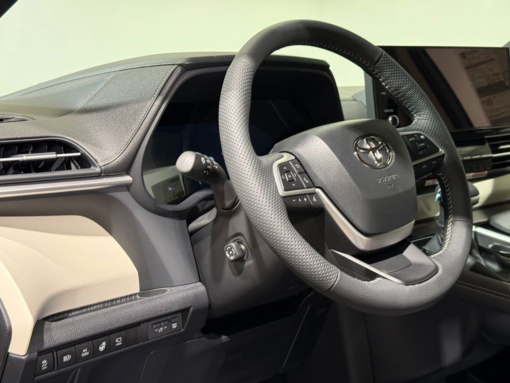 Thumbnail: 2026 Toyota Sienna - 17