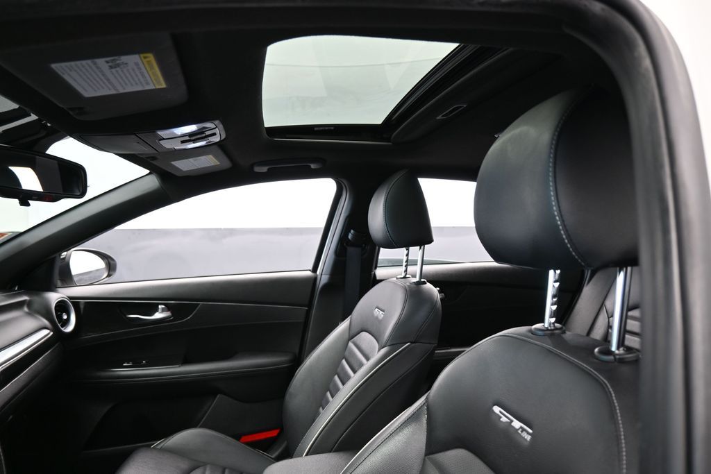 Used 2024 Snow White Pearl Kia GT-Line image 11