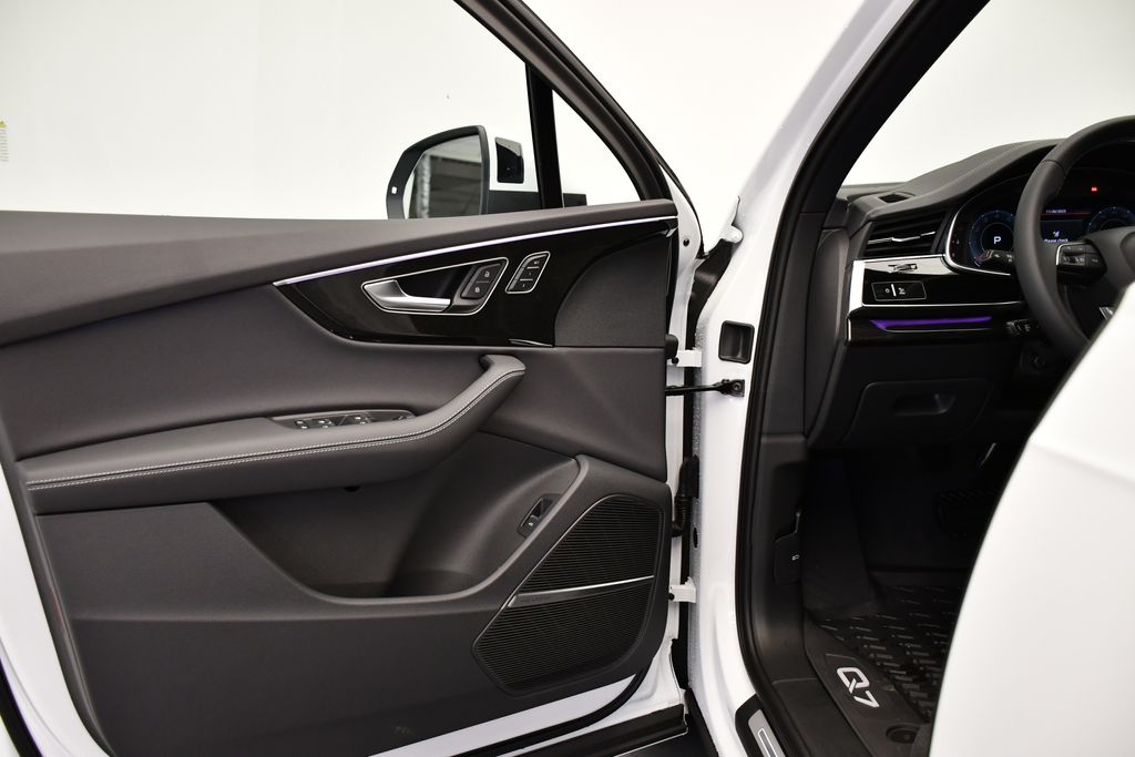 Thumbnail: 2026 Audi Q7 - 31