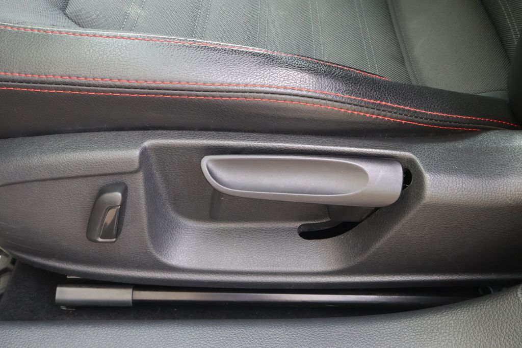 Thumbnail: 2013 Volkswagen Jetta - 32