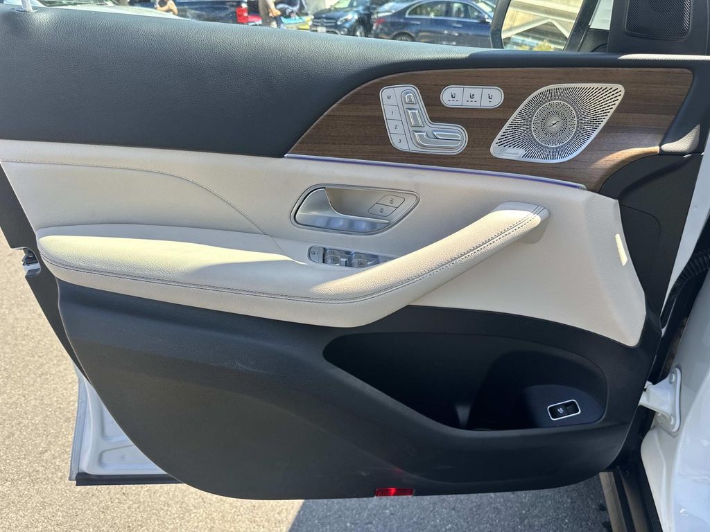 Thumbnail: 2024 Mercedes-Benz GLS - 32