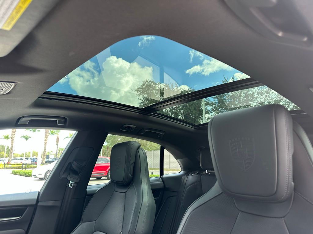 Thumbnail: 2025 Porsche Macan - 22