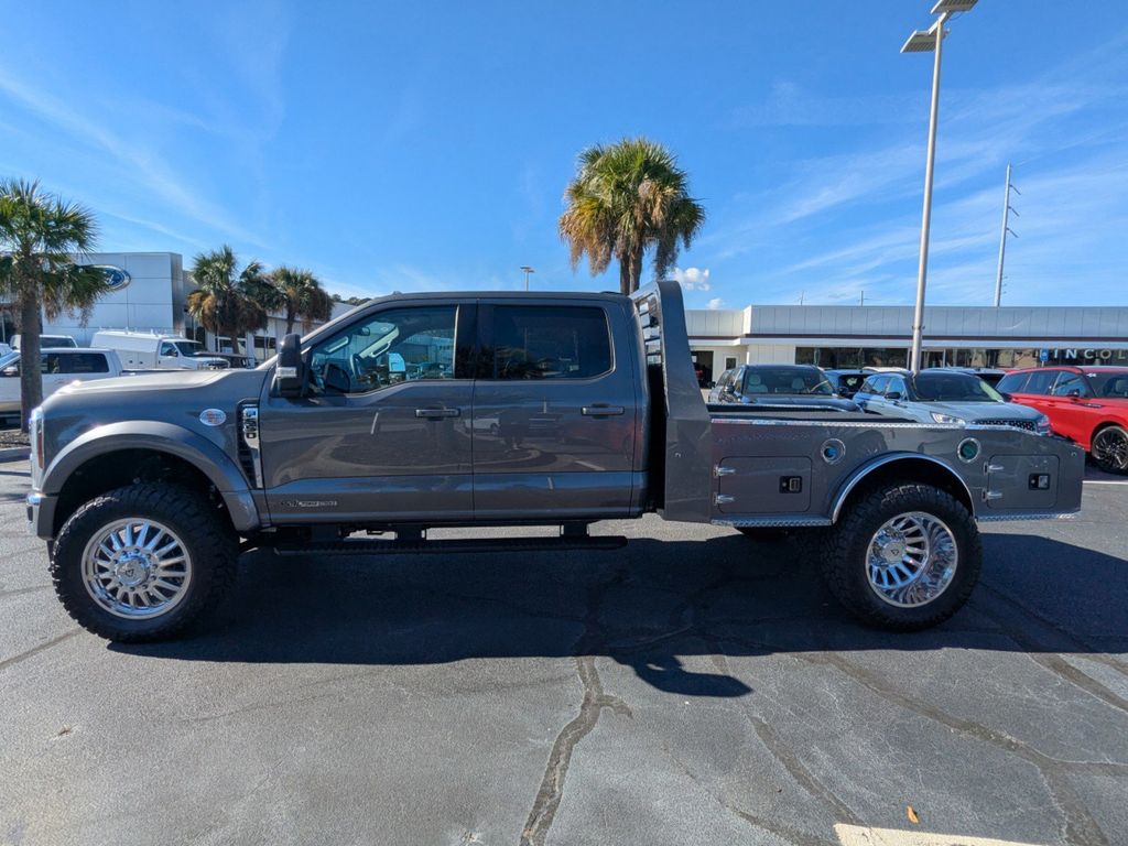 2025 Ford F-550 Chassis LARIAT