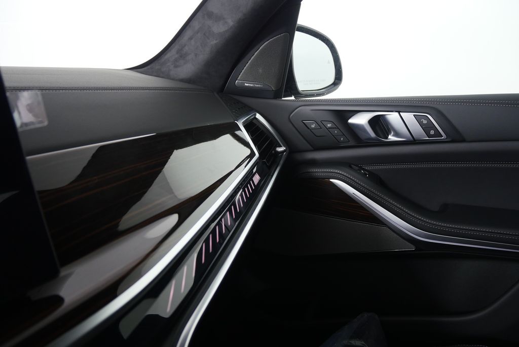 Thumbnail: 2026 BMW X7 - 27