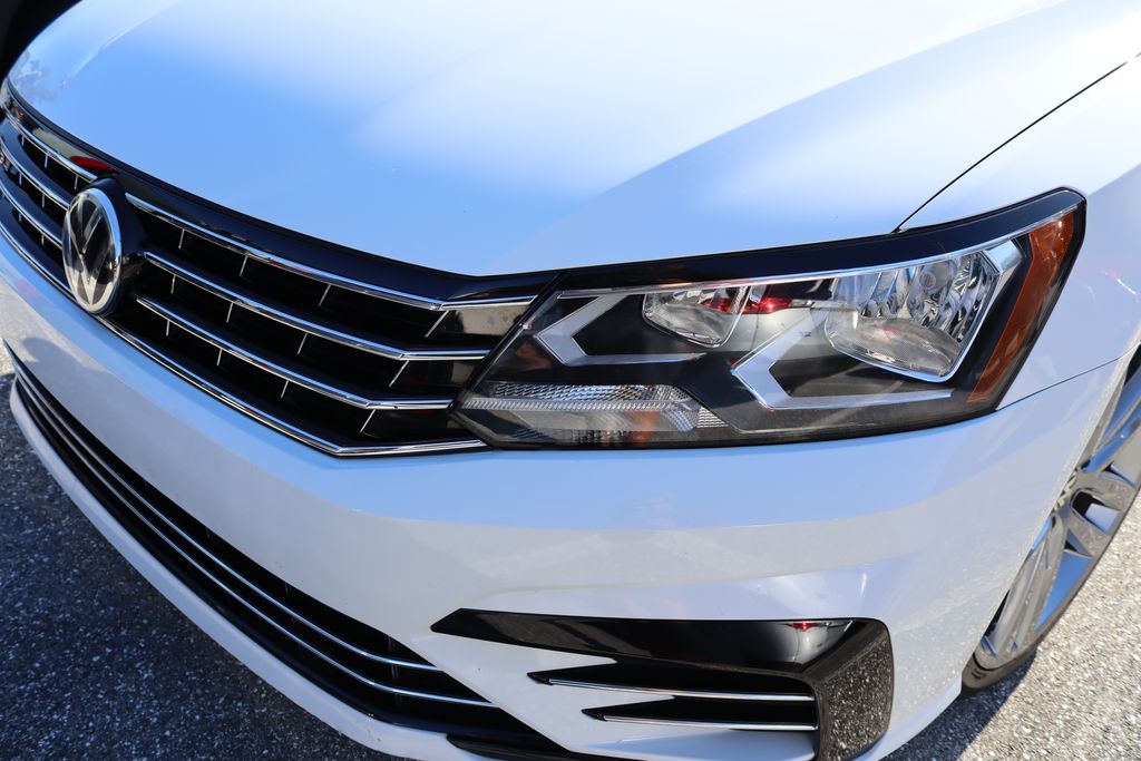 Thumbnail: 2018 Volkswagen Passat - 3