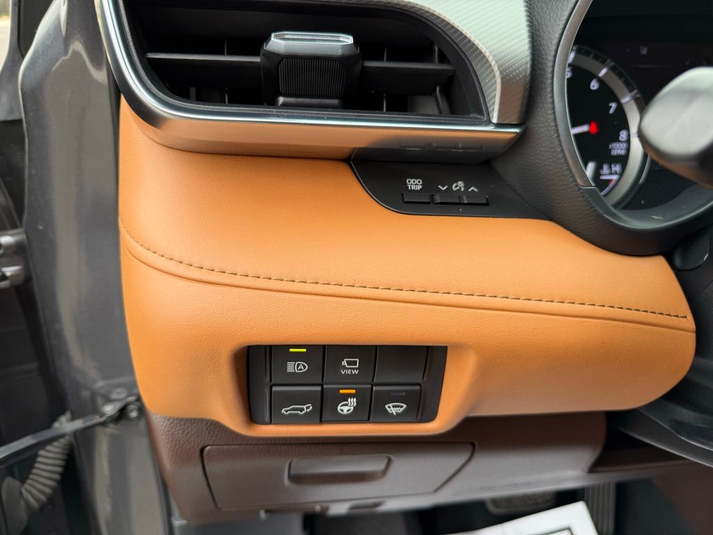 Thumbnail: 2021 Toyota Highlander - 12