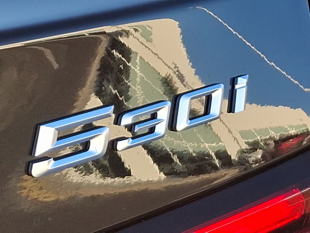 2025 BMW 5 Series 530i xDrive 11