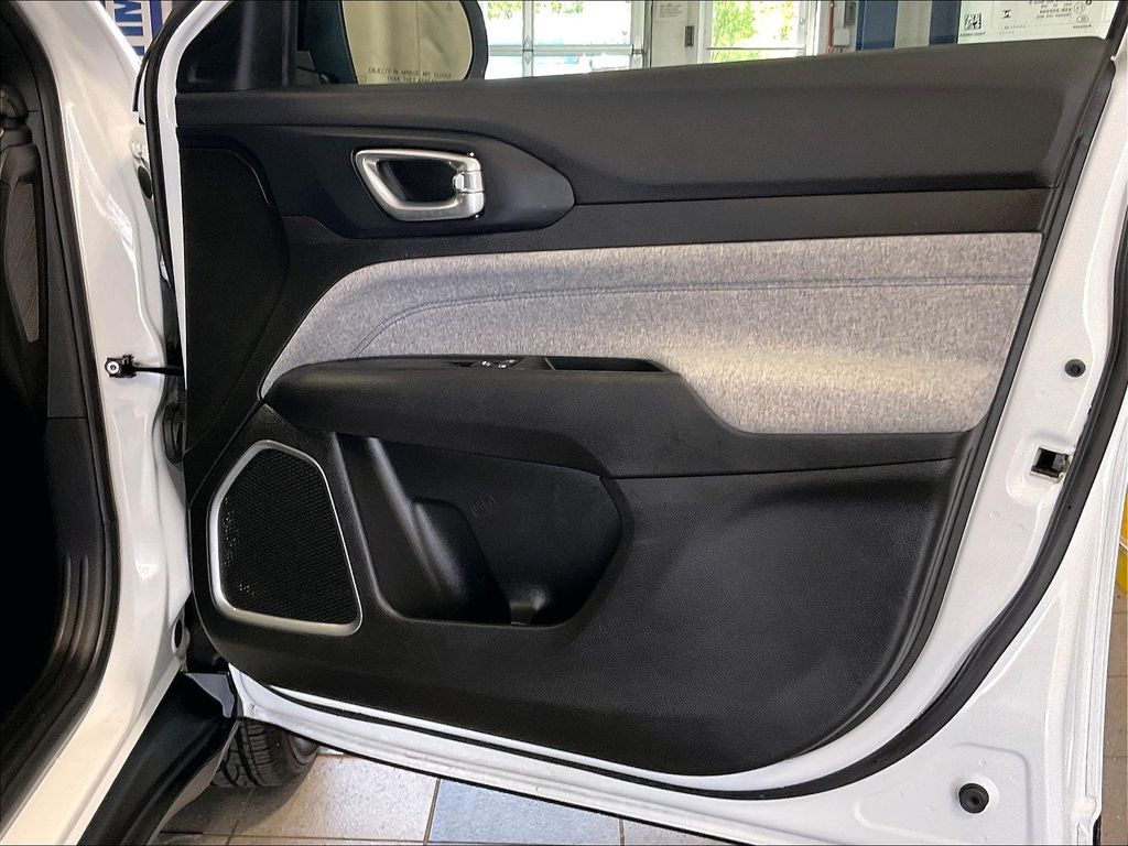 2023 Jeep Compass — photo 12