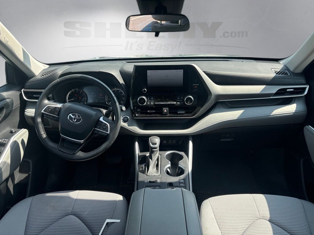 Used 2023 Silver Toyota LE image 3