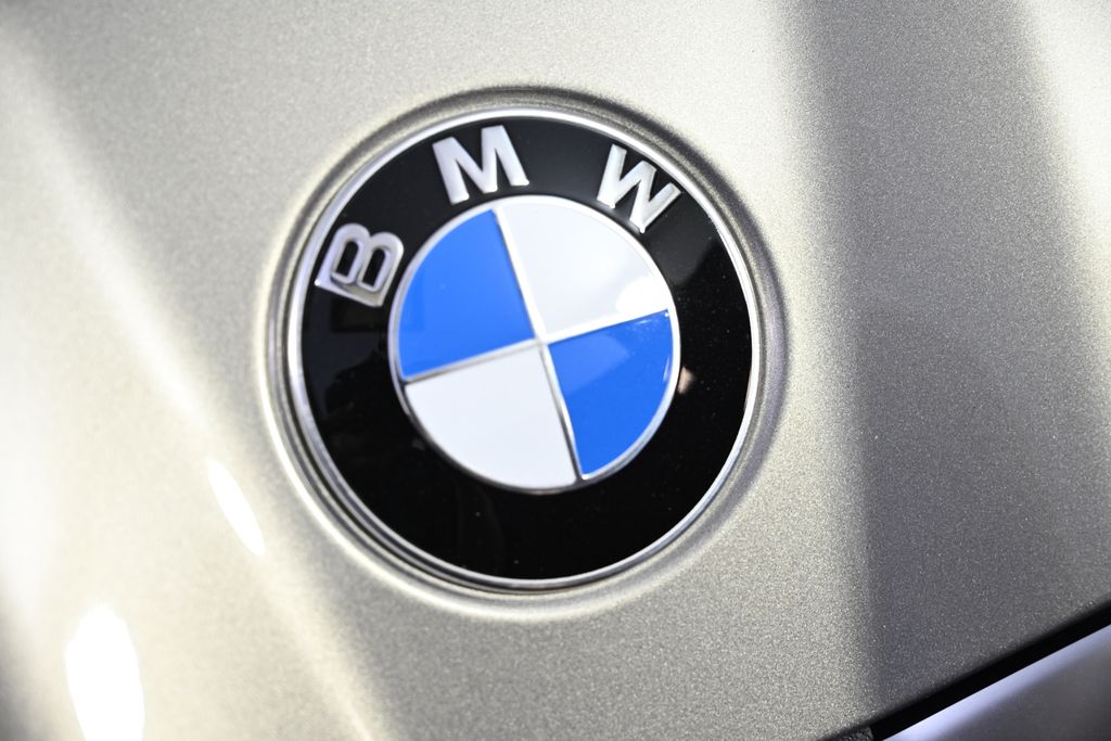 Thumbnail: 2026 BMW 5 Series - 13