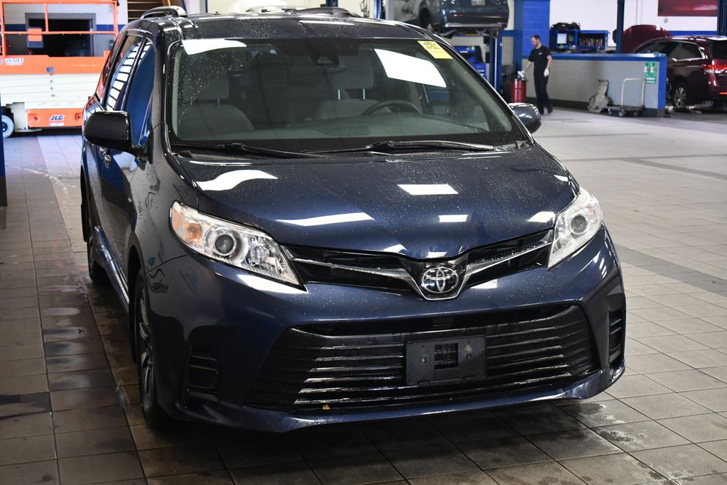 Thumbnail: 2020 Toyota Sienna - 3