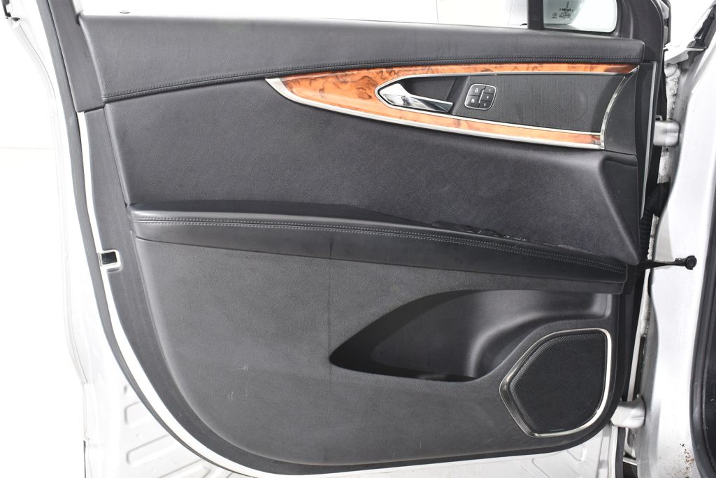 Used 2016 Silver Lincoln Reserve image 25