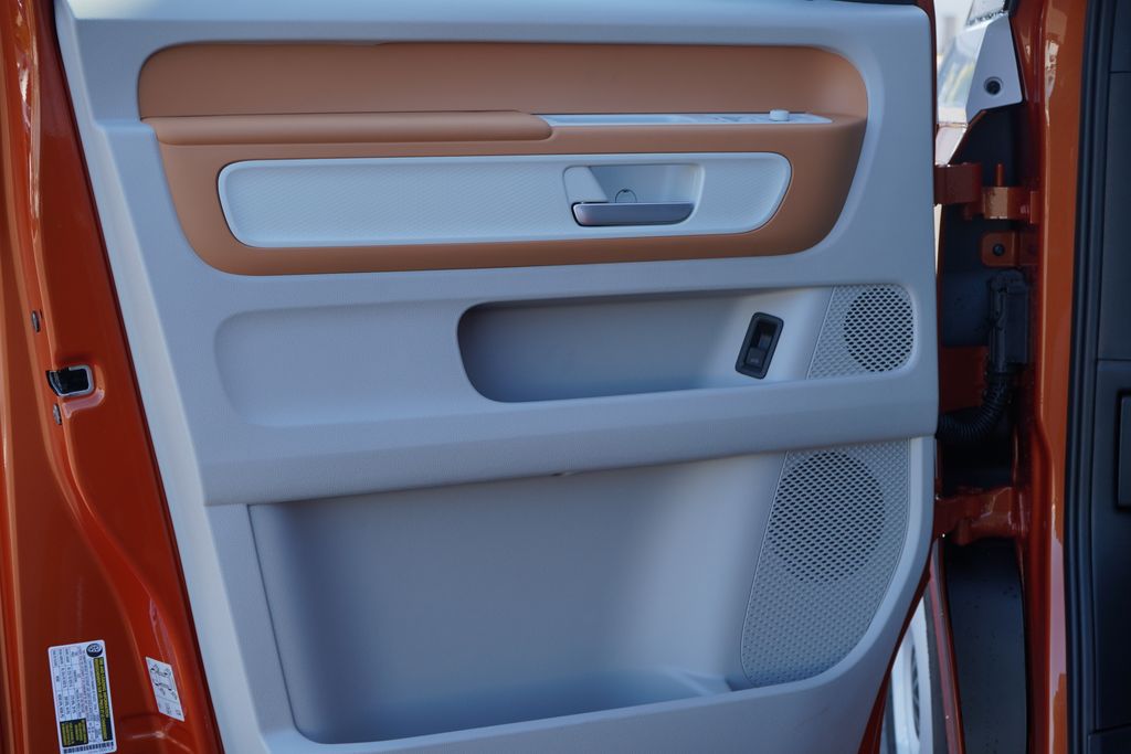 Thumbnail: 2025 Volkswagen ID.Buzz - 19