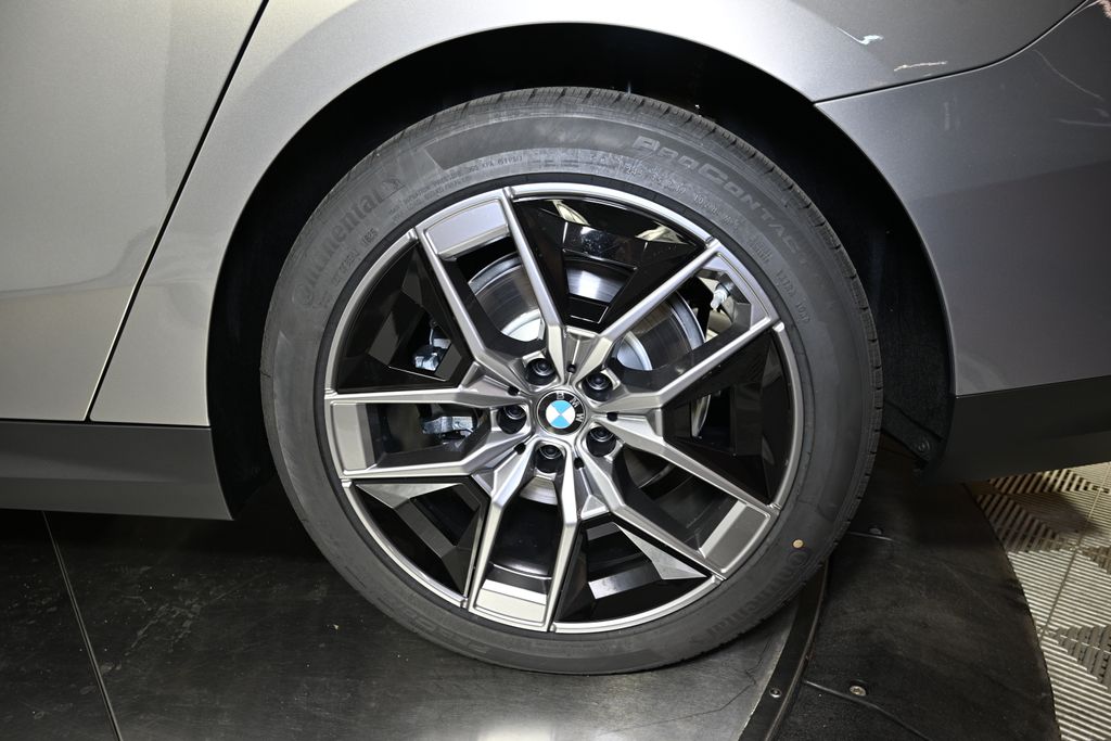 Thumbnail: 2026 BMW 5 Series - 12