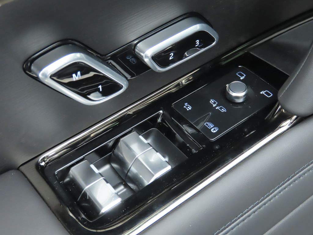 Thumbnail: 2025 Land Rover Range Rover Sport - 24