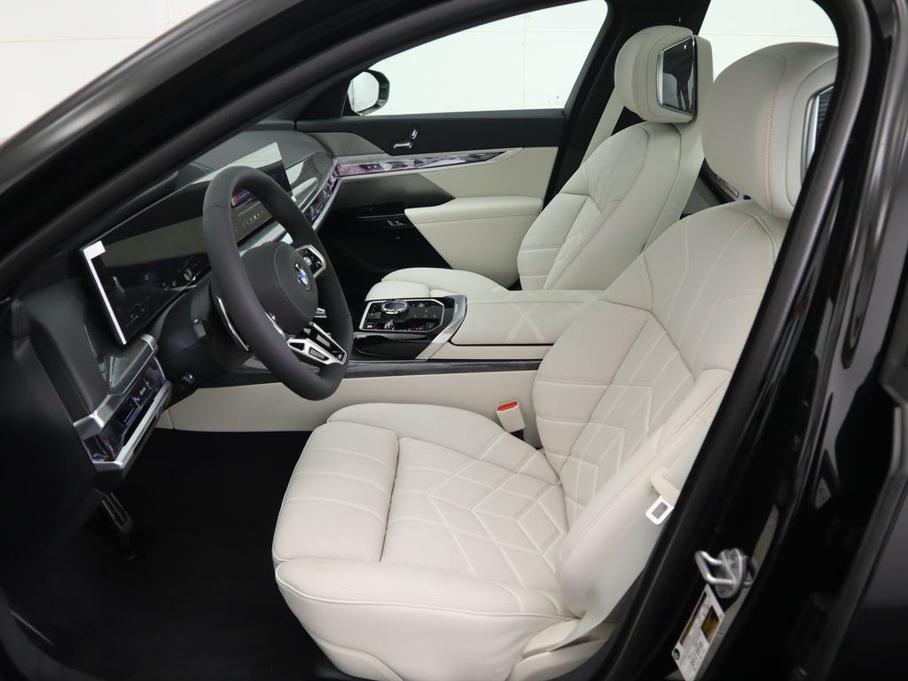 Thumbnail: 2025 BMW 7 Series - 20