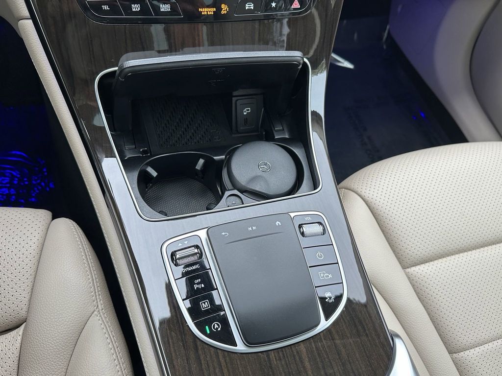 2021 Mercedes-Benz GLC GLC 300 32