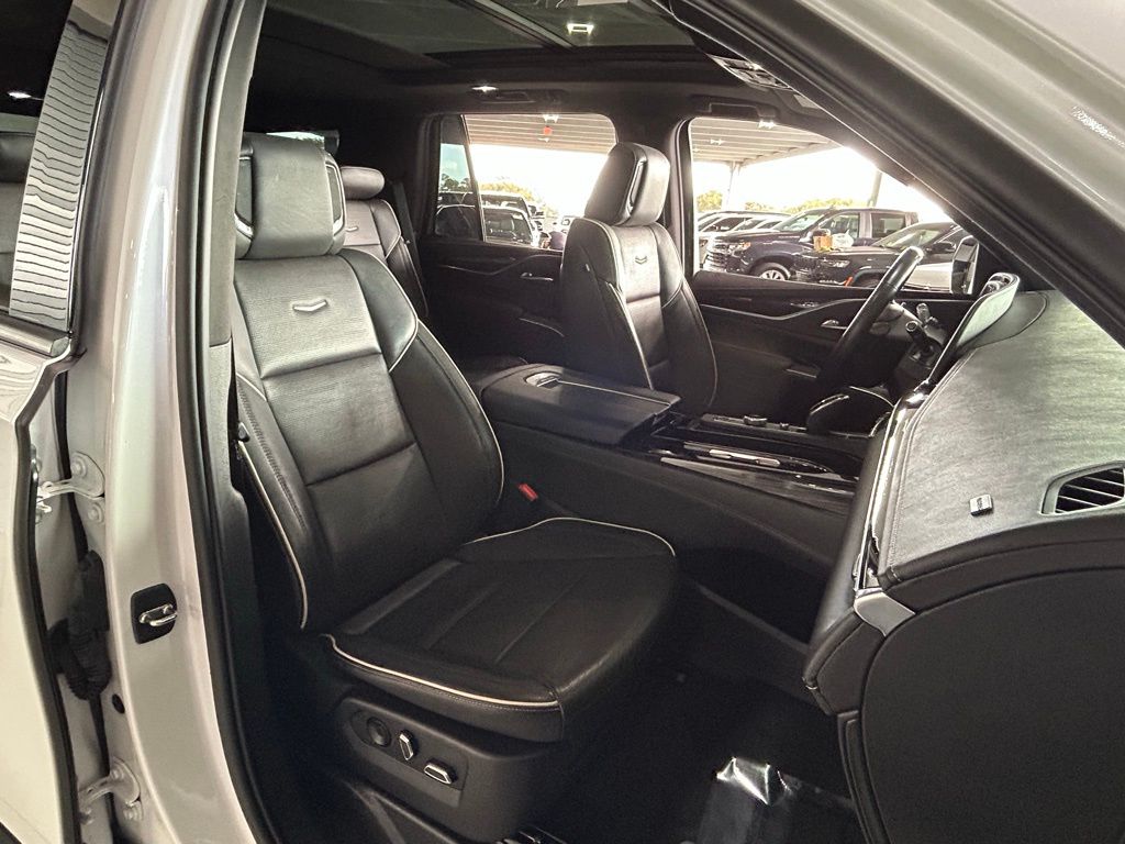 Used 2022 Crystal White Tricoat Cadillac Sport image 13