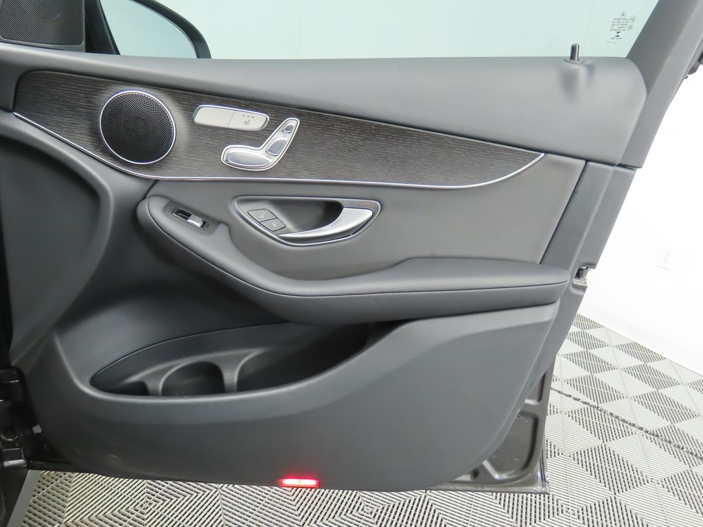 2022 Mercedes-Benz GLC 300 25