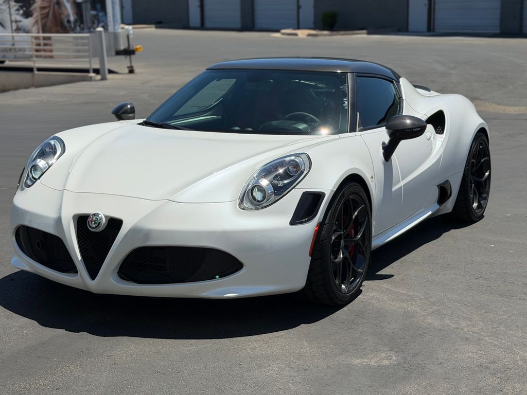 Madreperla White Tri-Coat 2018 Alfa Romeo 4C Coupe RWD Coupe Rear-Wheel Drive 6-Speed Automatic