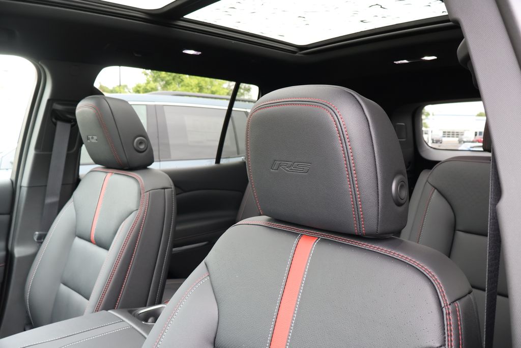 2025 Chevrolet Traverse RS 13