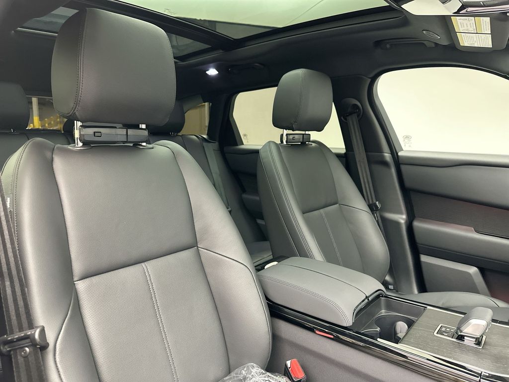 Thumbnail: 2026 Land Rover Range Rover Velar - 5