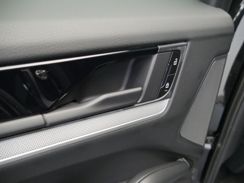 Thumbnail: 2024 Porsche Cayenne - 21