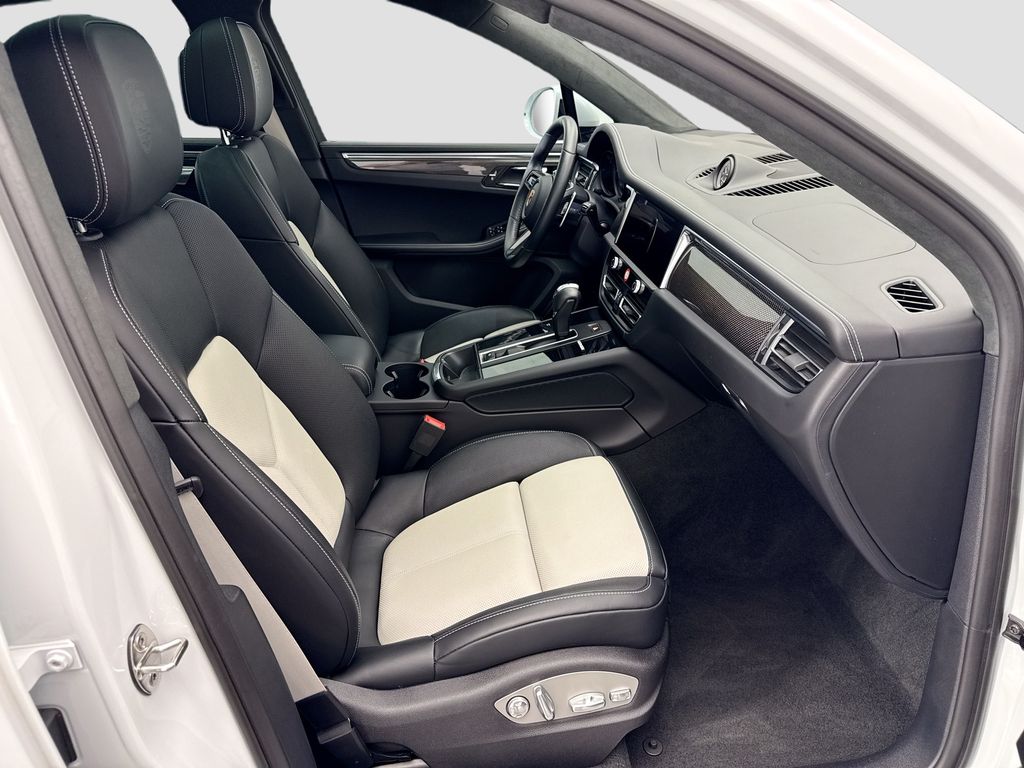 Thumbnail: 2024 Porsche Macan - 22