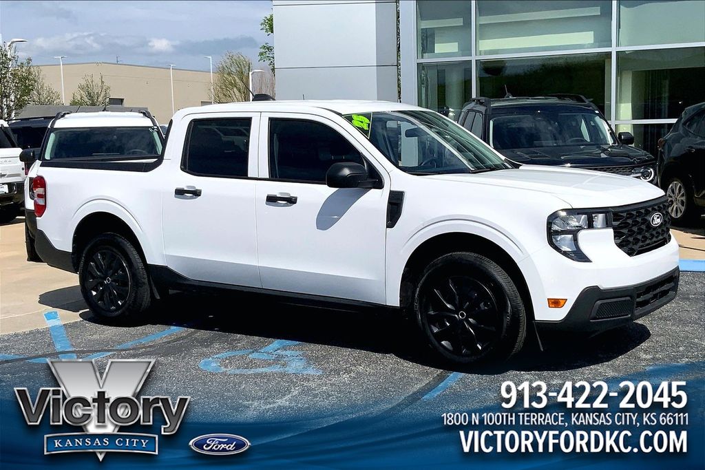 Oxford White 2025 Ford Maverick XL SuperCrew FWD Pickup Truck Front-Wheel Drive Continuously Variable Transmission